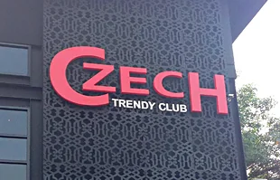 ป้ายตัวอักษรอะคริลิคนูนหน้าร้าน CZECH กรุงเทพ
